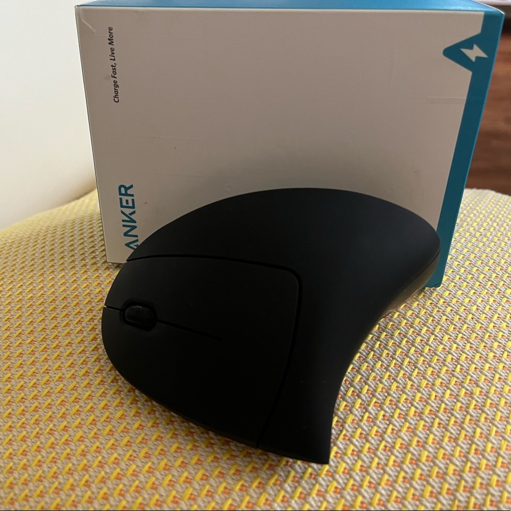 New Anker Wireless Vertical Ergonomic Mouse